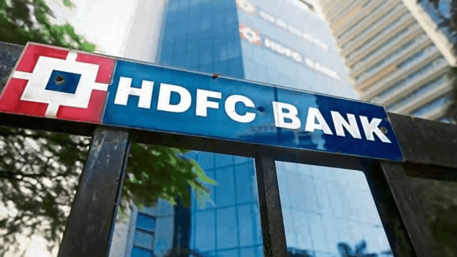 HDFC Bank: Premium Services with High-Tech Features