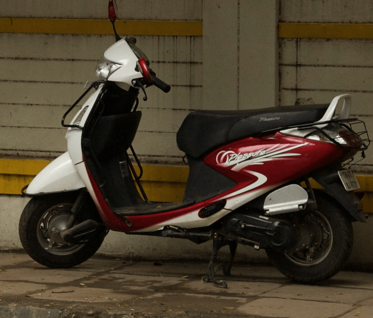 Hero Pleasure + - A Compact and Efficient Ride