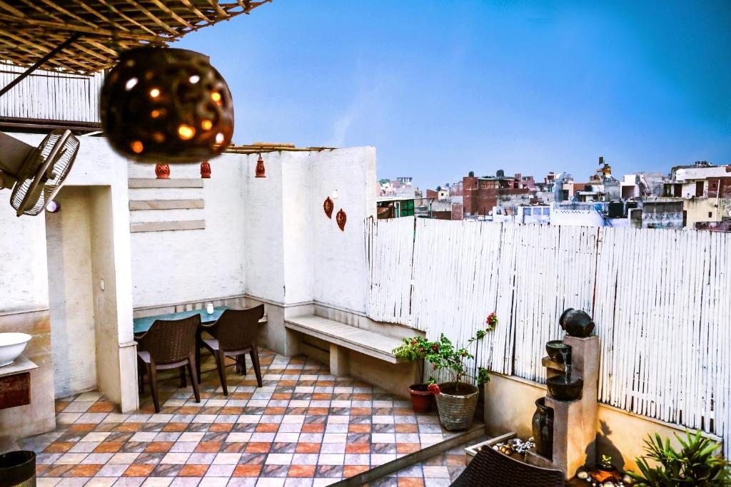 Smyle Inn – Budget-Friendly Stay for Backpacker Couples