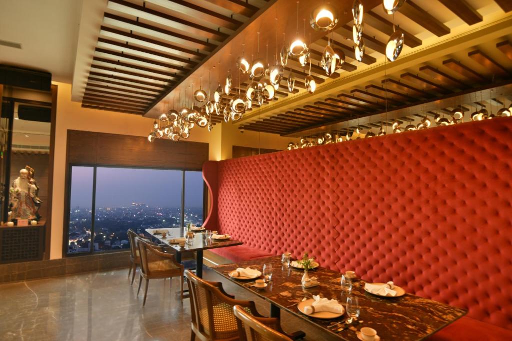 The Lalit New Delhi – Ultimate Luxury for Couples